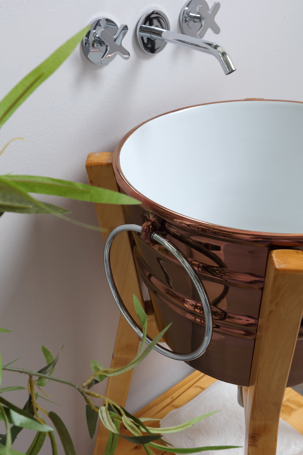 COPPER BASIN COMPOSITION ON NATURAL FIR STRUCTURE