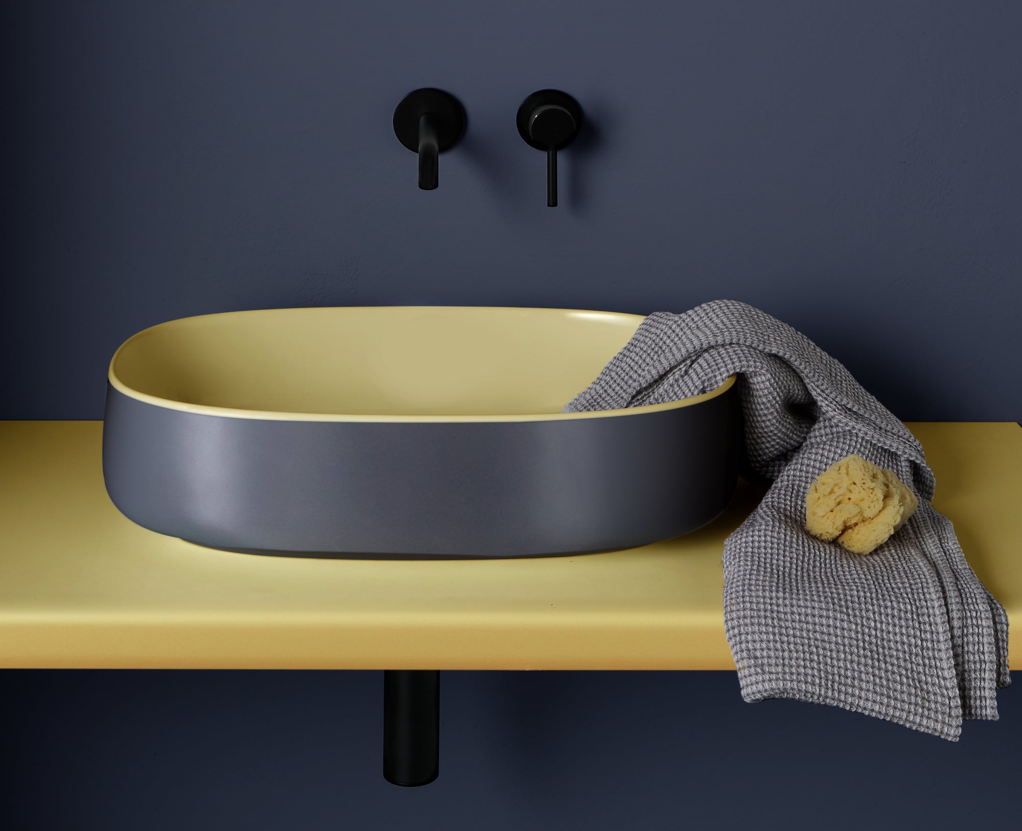 scenografia lavabo ovale Bucchero Bis giallo e grigio