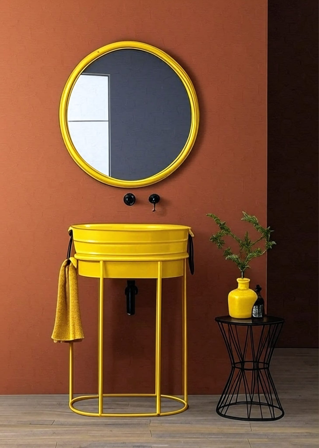 scenografica lavabo Tinozza Giallo con anelli neri su struttura in metallo Giallo