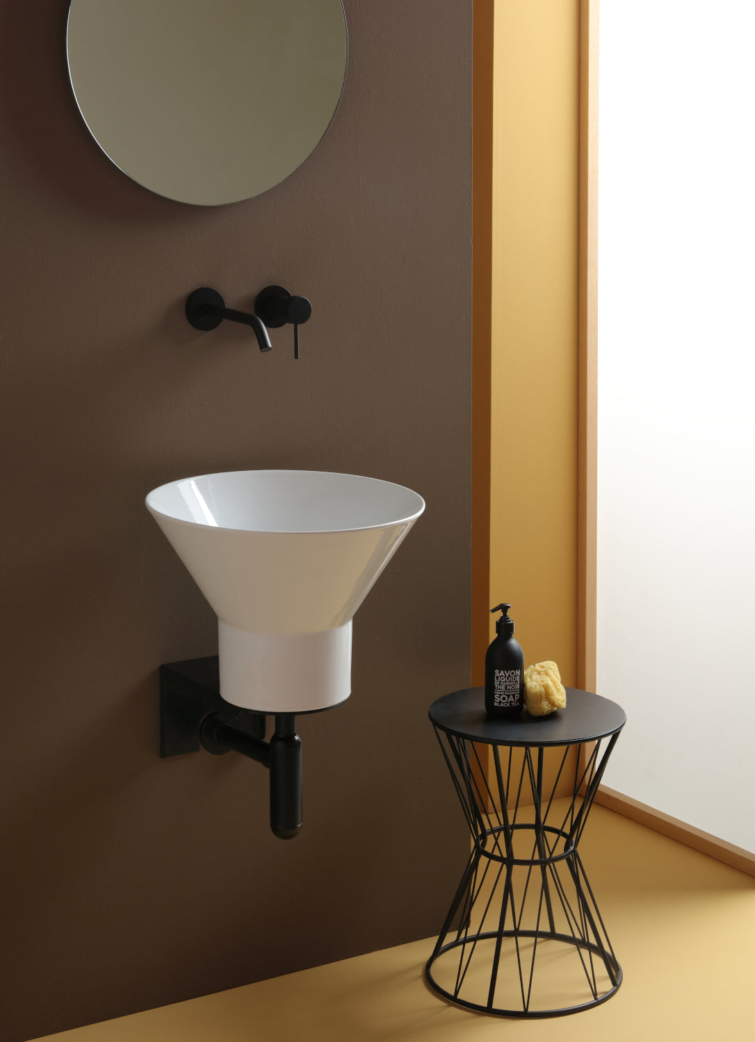 lavabo sospeso Megafono con staffa e sifone Neri