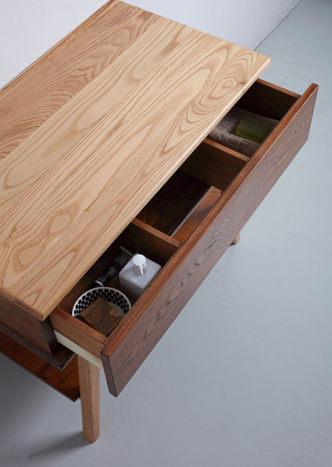 dettaglio cassetto mobile bagno in legno H Compass