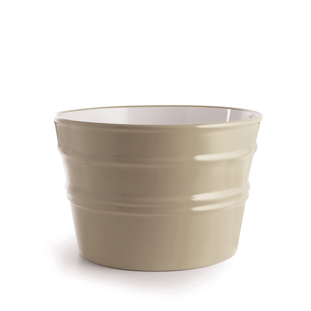 vaso in ceramica beige senza anelli, design contemporaneo, sfondo bianco