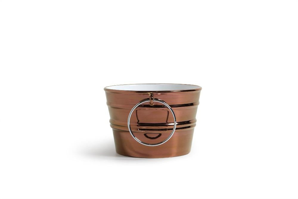 Bacile in rame con portasciugamani, design classico, superficie lucida, artigianale.