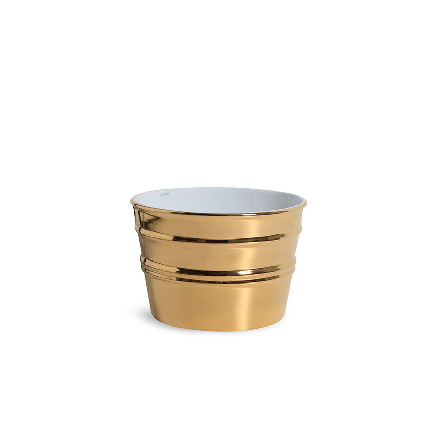 Bacile in ceramica dorata lucida senza anelli, design contemporaneo, sfondo bianco