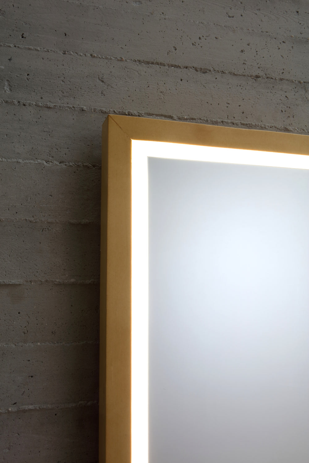 WOODEN FLOOR UNIT WITH BACILE CANVAS MIRROR
