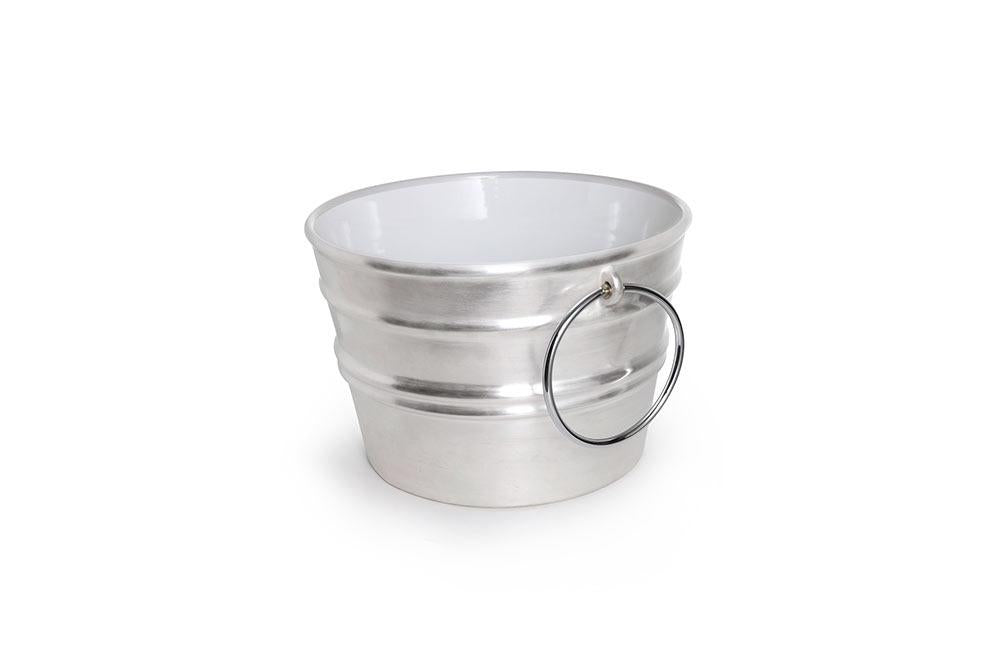 Lavabo moderno in ceramica effetto argento, forma a bacile con manico metallico.