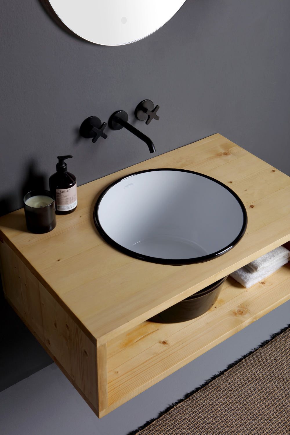 SUSPENDED FURNITURE IN WOODEN FRAME
