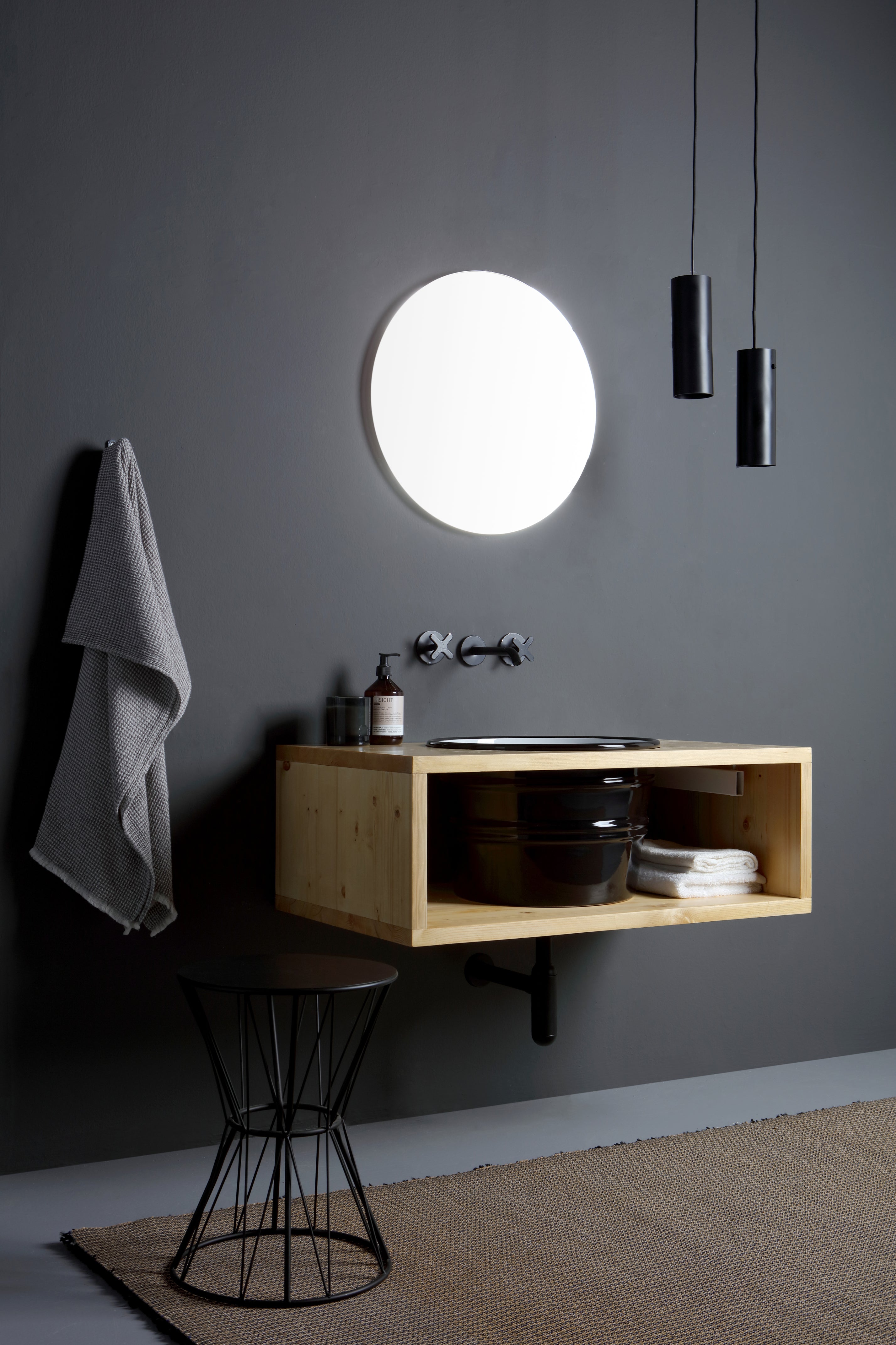SUSPENDED FURNITURE IN WOODEN FRAME