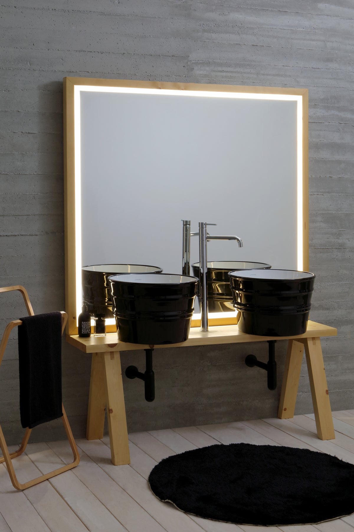 WOODEN FLOOR UNIT WITH BACILE CANVAS MIRROR