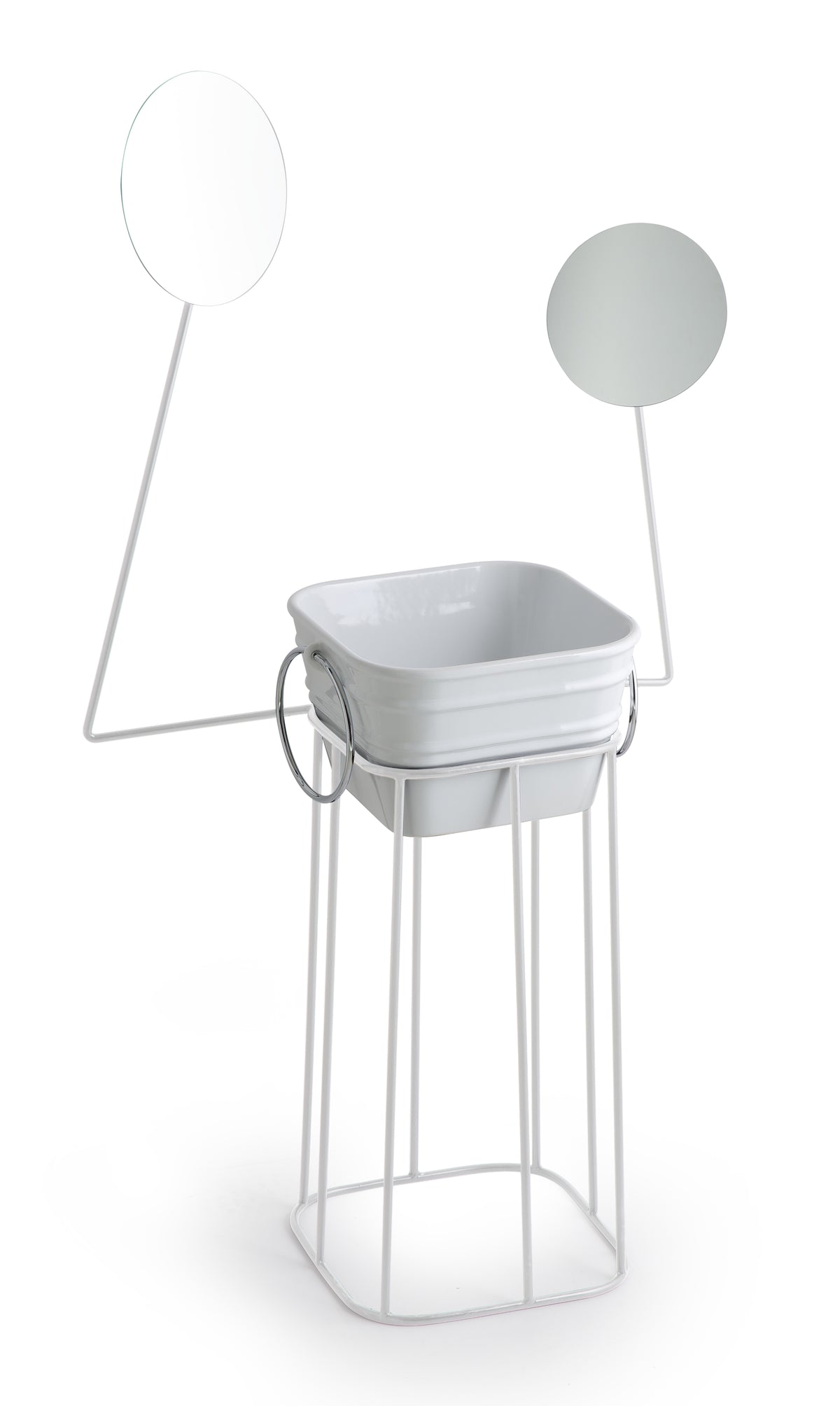 METAL STRUCTURE WITH DUMMY MIRRORS