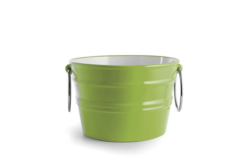 Secchiello in ceramica verde con manici metallici, design moderno, sfondo bianco.